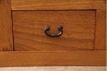中古　美品　楡(ニレ)材　総無垢材　美しい木目と品のある佇まいが魅力の水屋箪笥(戸棚、収納棚、食器棚)(R-050794)