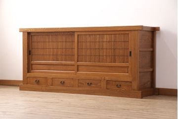 中古　美品　楡(ニレ)材　総無垢材　美しい木目と品のある佇まいが魅力の重ね水屋箪笥(戸棚、収納棚、食器棚)(R-050795)