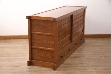中古　美品　楡(ニレ)材　総無垢材　美しい木目と品のある佇まいが魅力の重ね水屋箪笥(戸棚、収納棚、食器棚)(R-050795)