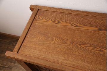 中古　美品　楡(ニレ)材　総無垢材　美しい木目と品のある佇まいが魅力の重ね水屋箪笥(戸棚、収納棚、食器棚)(R-050795)