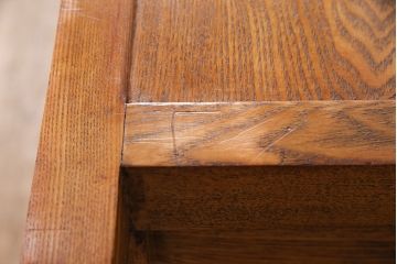 中古　美品　楡(ニレ)材　総無垢材　美しい木目と品のある佇まいが魅力の重ね水屋箪笥(戸棚、収納棚、食器棚)(R-050795)