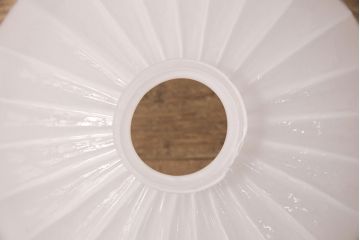 アンティーク照明　和製アンティーク　花の陽刻デザインが可愛らしい雰囲気を醸しだすレトロな吊り下げ照明(ペンダントライト、シェード、天井照明)(R-050796)