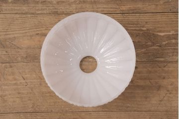 アンティーク照明　和製アンティーク　花の陽刻デザインが可愛らしい雰囲気を醸しだすレトロな吊り下げ照明(ペンダントライト、シェード、天井照明)(R-050796)