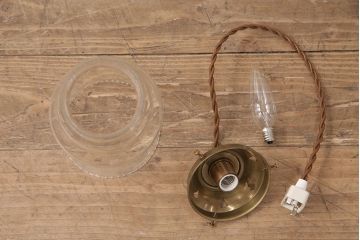 アンティーク照明　イギリスアンティーク　小さなフリルと花模様のすり加工が上品な雰囲気を高めるペンダントライト(吊り下げ照明、天井照明、シェード)(R-050798)