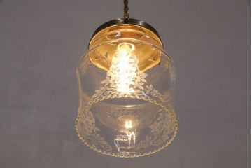 アンティーク照明　イギリスアンティーク　小さなフリルと花模様のすり加工が上品な雰囲気を高めるペンダントライト(吊り下げ照明、天井照明、シェード)(R-050799)