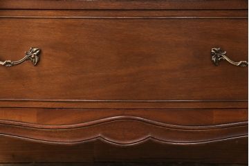 中古　DREXEL HERITAGE(ドレクセルヘリテイジ)　Touraine(ツーレイン)　マホガニー材　気品ある佇まいが魅力的なチェスト(引き出し)(R-050803)