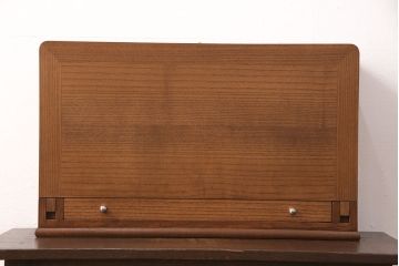 【オーダー注文・受注生産商品】現代のお部屋に合わせやすく、無駄のないシンプルデザイン!コンパクトなサイズが嬉しい置型仏壇です。便利な引き出し付きで、フラップダウン式の扉は須弥壇に有効活用できます。お客様のご希望に合わせたオーダーも可能。大切な家族のために次世代につなぐ、ラフジュ工房オリジナルのお仏壇(小型仏壇、手作り仏壇)(R-050804)