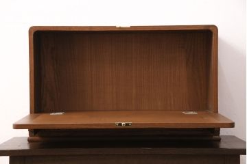 【オーダー注文・受注生産商品】現代のお部屋に合わせやすく、無駄のないシンプルデザイン!コンパクトなサイズが嬉しい置型仏壇です。便利な引き出し付きで、フラップダウン式の扉は須弥壇に有効活用できます。お客様のご希望に合わせたオーダーも可能。大切な家族のために次世代につなぐ、ラフジュ工房オリジナルのお仏壇(小型仏壇、手作り仏壇)(R-050804)