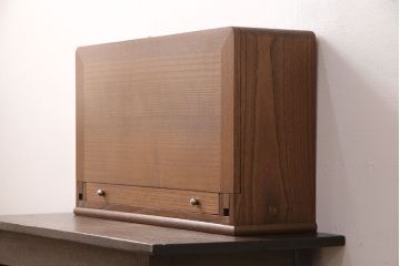 【オーダー注文・受注生産商品】現代のお部屋に合わせやすく、無駄のないシンプルデザイン!コンパクトなサイズが嬉しい置型仏壇です。便利な引き出し付きで、フラップダウン式の扉は須弥壇に有効活用できます。お客様のご希望に合わせたオーダーも可能。大切な家族のために次世代につなぐ、ラフジュ工房オリジナルのお仏壇(小型仏壇、手作り仏壇)(R-050804)