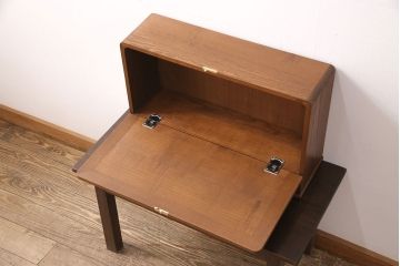 【オーダー注文・受注生産商品】現代のお部屋に合わせやすく、無駄のないシンプルデザイン!コンパクトなサイズが嬉しい置型仏壇です。便利な引き出し付きで、フラップダウン式の扉は須弥壇に有効活用できます。お客様のご希望に合わせたオーダーも可能。大切な家族のために次世代につなぐ、ラフジュ工房オリジナルのお仏壇(小型仏壇、手作り仏壇)(R-050804)