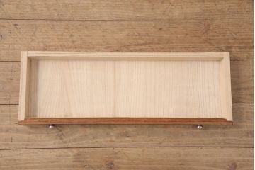 【オーダー注文・受注生産商品】現代のお部屋に合わせやすく、無駄のないシンプルデザイン!コンパクトなサイズが嬉しい置型仏壇です。便利な引き出し付きで、フラップダウン式の扉は須弥壇に有効活用できます。お客様のご希望に合わせたオーダーも可能。大切な家族のために次世代につなぐ、ラフジュ工房オリジナルのお仏壇(小型仏壇、手作り仏壇)(R-050804)