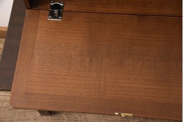 【オーダー注文・受注生産商品】現代のお部屋に合わせやすく、無駄のないシンプルデザイン!コンパクトなサイズが嬉しい置型仏壇です。便利な引き出し付きで、フラップダウン式の扉は須弥壇に有効活用できます。お客様のご希望に合わせたオーダーも可能。大切な家族のために次世代につなぐ、ラフジュ工房オリジナルのお仏壇(小型仏壇、手作り仏壇)(R-050804)