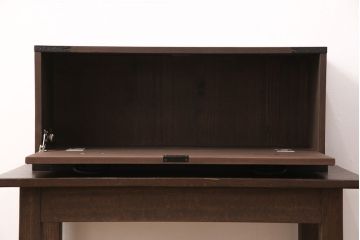 【オーダー注文・受注生産商品】時代箪笥のデザインを最大限に!金具にもこだわった古風で趣のある置型仏壇です。フラップダウン式の扉は須弥壇に有効活用できます。お客様のご希望に合わせたオーダーも可能。大切な家族のために次世代につなぐ、ラフジュ工房オリジナルのお仏壇(小型仏壇、手作り仏壇)(R-050805)