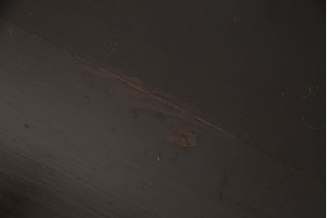 美品　前面ケヤキ材　鉄脚付き　漆の美しい艶と流れるような杢目が楽しめる庄内箪笥ローボード(テレビボード、テレビ台、リビングボード、引き出し)(R-050807)
