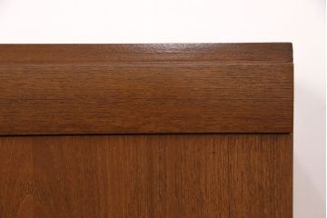 北欧ヴィンテージ　チーク材　インパクトのある引手がお部屋のアクセントにもなるサイドボード(収納棚、戸棚、キャビネット、ビンテージ)(R-050811)