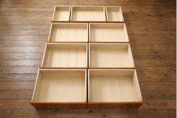 中古　極美品　横浜クラシック家具　ダニエル(Daniel)　温かみのある色合いと品のある佇まいが魅力のチェスト(サイドボード、引き出し)(定価約70万円)(R-050812)