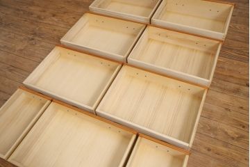 中古　極美品　横浜クラシック家具　ダニエル(Daniel)　温かみのある色合いと品のある佇まいが魅力のチェスト(サイドボード、引き出し)(定価約70万円)(R-050812)