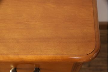 中古　極美品　横浜クラシック家具　ダニエル(Daniel)　温かみのある色合いと品のある佇まいが魅力のチェスト(サイドボード、引き出し)(定価約70万円)(R-050812)