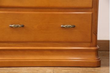 中古　極美品　横浜クラシック家具　ダニエル(Daniel)　温かみのある色合いと品のある佇まいが魅力のチェスト(サイドボード、引き出し)(定価約70万円)(R-050812)