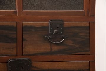 和製アンティーク　黒柿無垢材　立派な金具が目を引く収納棚(戸棚、キャビネット)(R-050813)