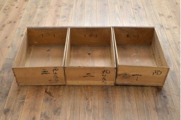 和製アンティーク　風情ある和のダイニングづくりにおすすめの四尺水屋箪笥(食器棚、収納棚、キャビネット)(R-050814)