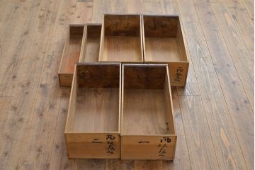 和製アンティーク　風情ある和の空間づくりにおすすめの四尺水屋箪笥サイドボード(食器棚、収納棚、キャビネット)(R-050815)