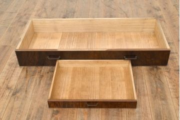 和製アンティーク　前面桑材　上手物　蛇腹戸(シャッター)付きのつくりが珍しい!上品な佇まいの収納棚(茶棚、戸棚)(R-050817)