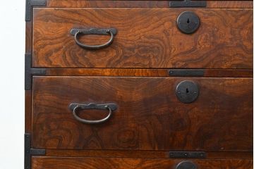 前面ケヤキ材　上品な金具が玉杢を引き立てる合わせ一間仙台箪笥(夫婦箪笥、衣装タンス、引き出し、チェスト)(R-050818)