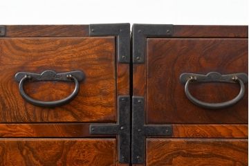 前面ケヤキ材　上品な金具が玉杢を引き立てる合わせ一間仙台箪笥(夫婦箪笥、衣装タンス、引き出し、チェスト)(R-050818)