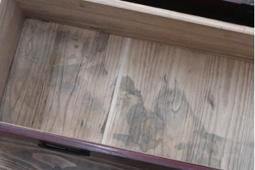 和製アンティーク　江戸から明治期　総桐材　経年により深みを増した木色と古びた金具が味わい深い刀箪笥　(R-050819)