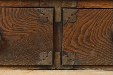 アンティーク家具　明治期　総ケヤキ材　希少!くっきりした木目が目を引く変わり型帳場箪笥(置き床、ローボード、ローチェスト、船箪笥、知工箪笥、引き出し)(R-050820)