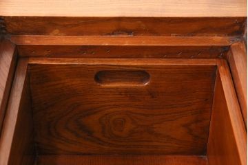 中古　総ケヤキ材　赤みがかった色合いが味わい深い関西火鉢(囲炉裏、長火鉢、座卓、ローテーブル)(R-050822)