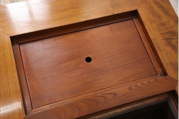 中古　総ケヤキ材　赤みがかった色合いが味わい深い関西火鉢(囲炉裏、長火鉢、座卓、ローテーブル)(R-050822)