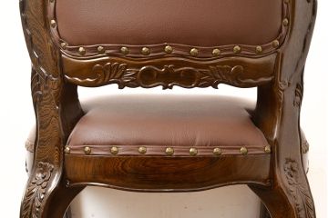 中古　極美品　タガヤサン　三越百貨店取扱い　細かな彫刻が見事な存在感のある本革チェア(ダイニングチェア、椅子)(R-050827)