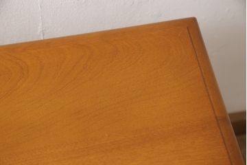 中古　美品　横浜クラシック家具　ダニエル(daniel)　挽き物の支柱がクラシカルな雰囲気を高めるサイドテーブル(コンソールテーブル、花台、電話台)(R-050829)