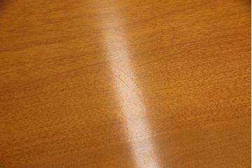 中古　美品　横浜クラシック家具　ダニエル(daniel)　挽き物の支柱がクラシカルな雰囲気を高めるサイドテーブル(コンソールテーブル、花台、電話台)(R-050829)