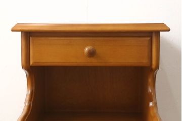 中古　美品　横浜クラシック家具　ダニエル(daniel)　温かみのある色合いが魅力のサイドテーブル(コンソールテーブル、オケージョナルテーブル、電話台、ナイトテーブル)(R-050830)