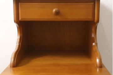 中古　美品　横浜クラシック家具　ダニエル(daniel)　温かみのある色合いが魅力のサイドテーブル(コンソールテーブル、オケージョナルテーブル、電話台、ナイトテーブル)(R-050830)