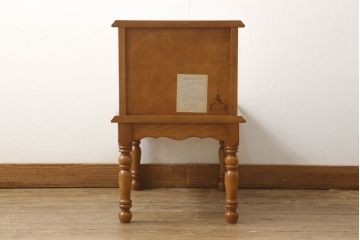 中古　美品　横浜クラシック家具　ダニエル(daniel)　温かみのある色合いが魅力のサイドテーブル(コンソールテーブル、オケージョナルテーブル、電話台、ナイトテーブル)(R-050830)