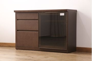 中古　美品　カリモク家具(karimoku)　幅広いインテリアに合わせやすいシンプルモダンな佇まいが魅力のサイドボード(キャビネット、チェスト、引き出し)(定価約16万円)(R-050831)