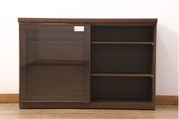 中古　美品　カリモク家具(karimoku)　幅広いインテリアに合わせやすいシンプルモダンな佇まいが魅力のサイドボード(キャビネット、チェスト、引き出し)(定価約16万円)(R-050831)