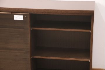 中古　美品　カリモク家具(karimoku)　幅広いインテリアに合わせやすいシンプルモダンな佇まいが魅力のサイドボード(キャビネット、チェスト、引き出し)(定価約16万円)(R-050831)