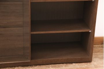中古　美品　カリモク家具(karimoku)　幅広いインテリアに合わせやすいシンプルモダンな佇まいが魅力のサイドボード(キャビネット、チェスト、引き出し)(定価約16万円)(R-050831)