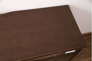 中古　美品　カリモク家具(karimoku)　幅広いインテリアに合わせやすいシンプルモダンな佇まいが魅力のサイドボード(キャビネット、チェスト、引き出し)(定価約16万円)(R-050831)
