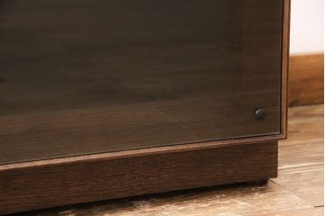 中古　美品　カリモク家具(karimoku)　幅広いインテリアに合わせやすいシンプルモダンな佇まいが魅力のサイドボード(キャビネット、チェスト、引き出し)(定価約16万円)(R-050831)