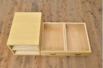 中古　美品　上品な意匠の金具が気品を漂わせる春日部総桐箪笥(胴丸、ワードローブ、洋服タンス、桐たんす)(定価約120万円)(R-050832)