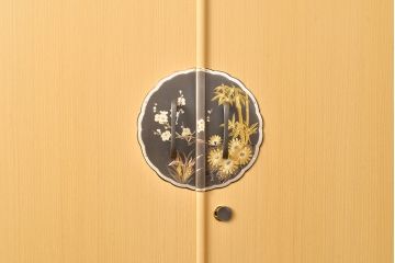中古　美品　上品な意匠の金具が気品を漂わせる春日部総桐箪笥(胴丸、ワードローブ、洋服タンス、桐たんす)(定価約120万円)(R-050832)