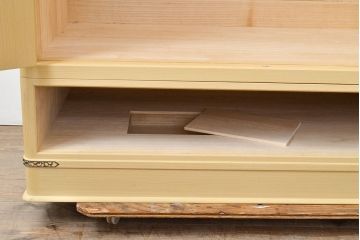 中古　美品　上品な意匠の金具が気品を漂わせる春日部総桐箪笥(胴丸、ワードローブ、洋服タンス、桐たんす)(定価約120万円)(R-050832)