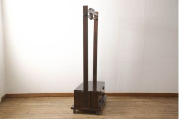 中古　美品　特注品　岩谷堂箪笥　美しい杢目と漆による艶が上質な雰囲気を醸し出すハンガーラック(衣桁、洋服掛け、コート掛け)(R-050833)