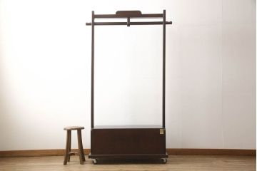 中古　美品　特注品　岩谷堂箪笥　美しい杢目と漆による艶が上質な雰囲気を醸し出すハンガーラック(衣桁、洋服掛け、コート掛け)(R-050833)